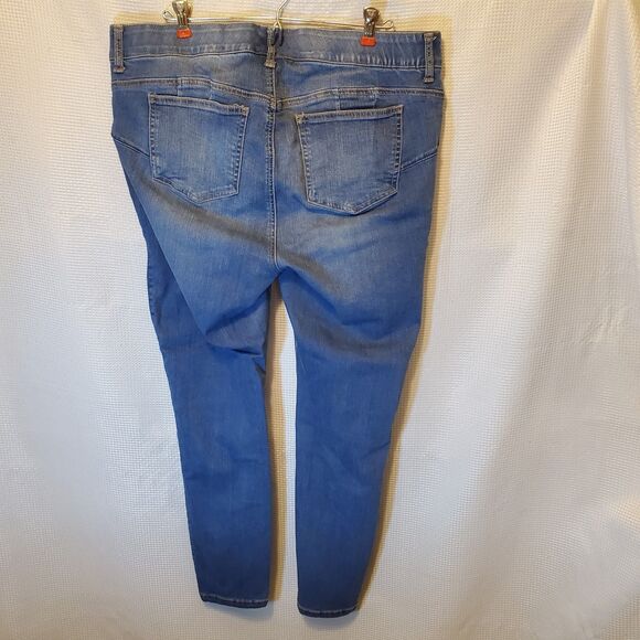 Torrid Bombshell Skinny High Rise Premium Stretch Jeans Size 18R Medium Wash - Picture 2 of 9